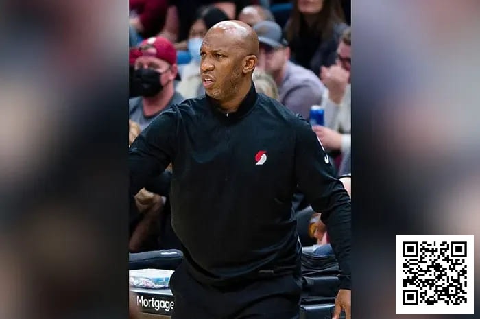 从场边到法庭：开拓者主帅比卢普斯涉巨额作弊案，拒不认罪