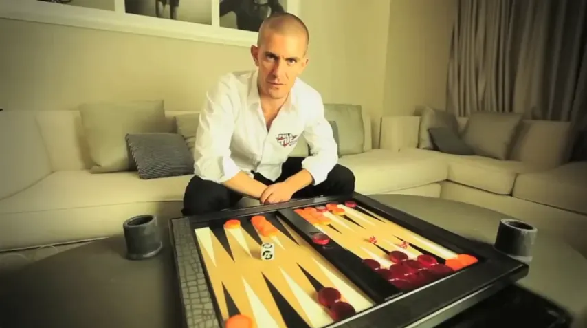 “我就是个蠢货”——Gus Hansen 的崩塌与重生,从赌桌之神到输光数百万