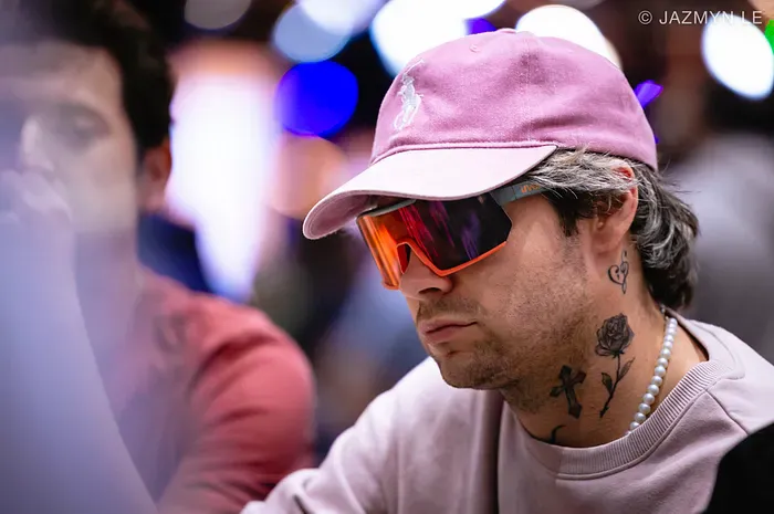 离谱！读牌百分百正确却直接出局，WSOP主赛事这手英雄跟注看懵全场