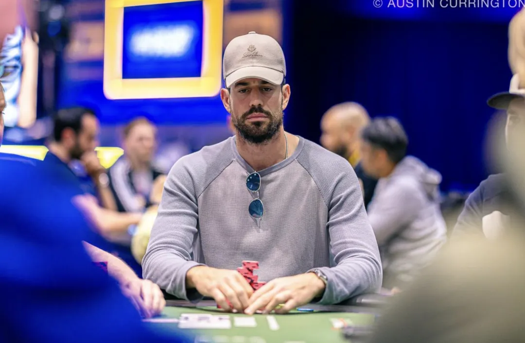 金手链解说员Nick Schulman在体育广播节目中谈扑克到底是不是赌博 自己曾参加茉莉的牌局