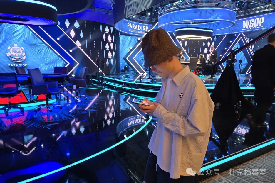 你总以为放下手机就能打好牌,但真正的问题是你根本受不了无聊